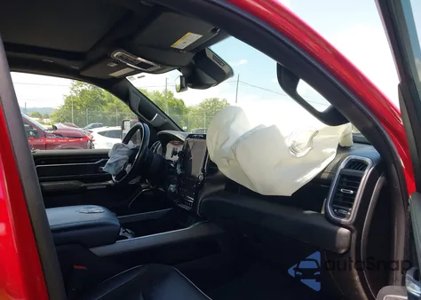 2021 Ram 1500 Laramie 4X4 5'7 Box z USA, uszkodzony, nr VIN 1C6SRFJT2MN718658